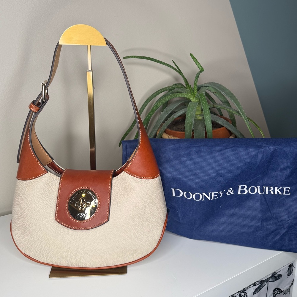 Dooney & Bourke Pebble Turnlock Hobo 26 Cream Chestnut Pebble Leather Bag